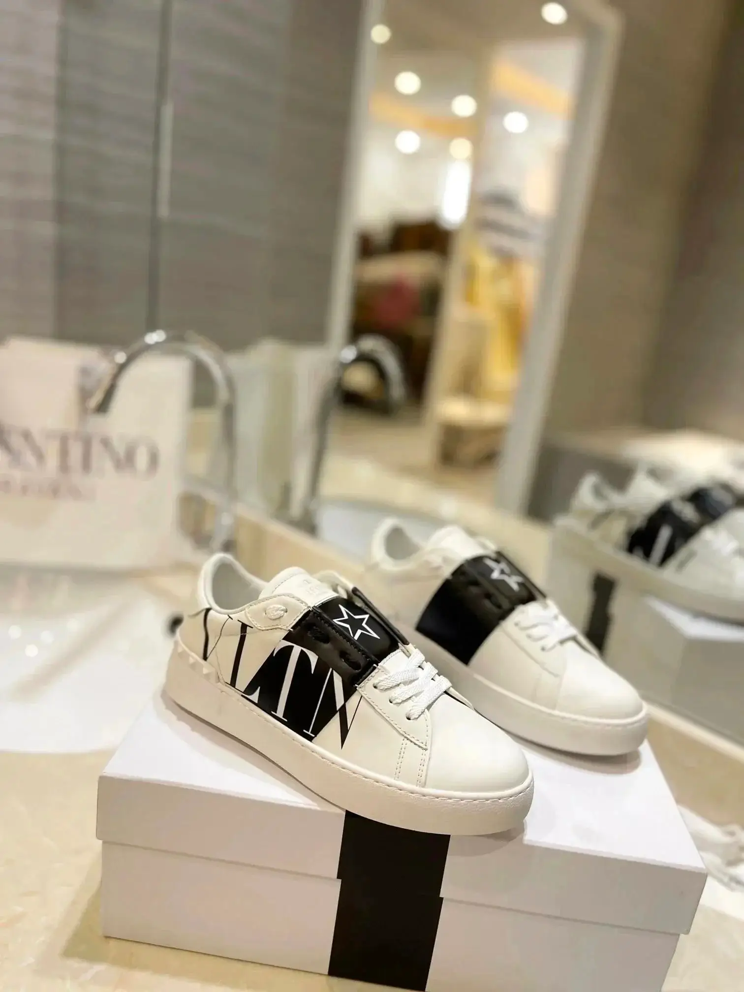 Valentino Sneakers 5